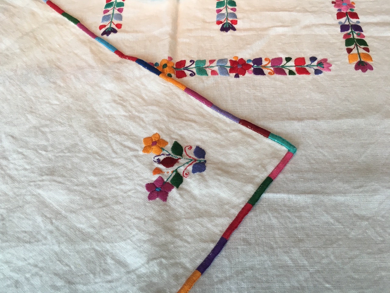 Cotton Square Hand-woven Table-cloth & 6 Napkins